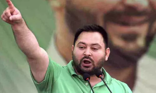 നിതീഷ് കുമാറിന് വാഗ്ദാനങ്ങൾ പാലിക്കാൻ കഴിയില്ല; ഖജനാവിന് ഏഴു ലക്ഷം കോടി നഷ്ടം വരുമെന്ന് തേജസ്വി യാദവ്