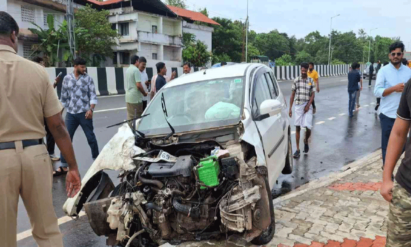 Six,lines,Dangerous,Careful,Lose,Life,ജീവഹാനി,വാഹനാപകടം, Six,lines,Dangerous,Careful,Lose,Life,ജീവഹാനി,വാഹനാപകടം,