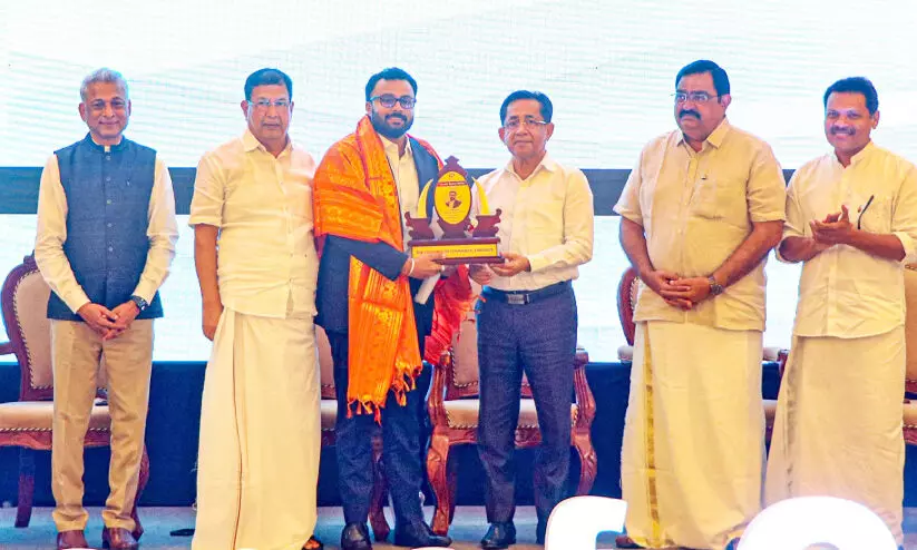 ആദരവുകൾക്കപ്പുറം സാമൂഹിക- വ്യക്തിജീവിതത്തിലെ വിജയമാണ് പ്രധാനം -ജെ.കെ. മേനോൻ ആദരവുകൾക്കപ്പുറം സാമൂഹിക- വ്യക്തിജീവിതത്തിലെ വിജയമാണ് പ്രധാനം -ജെ.കെ. മേനോൻ