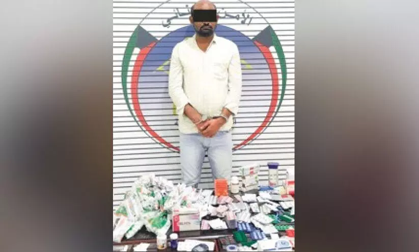 നിയമവിരുദ്ധ ചികിത്സയും മരുന്നു വിൽപനയും; ഹവല്ലിയിൽ വ്യാജ ഡോക്ടർ പിടിയിൽ നിയമവിരുദ്ധ ചികിത്സയും മരുന്നു വിൽപനയും; ഹവല്ലിയിൽ വ്യാജ ഡോക്ടർ പിടിയിൽ