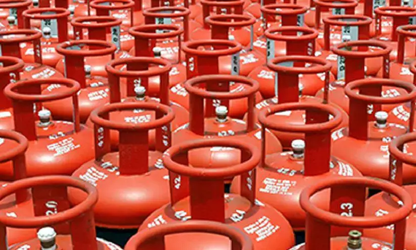 റദ്ദു ചെയ്യാതെ തന്നെ നിങ്ങളുടെ നിലവിലുള്ള എൽ.പി.ജി കണക്ഷൻ മറ്റൊരു കമ്പനിയിലേക്ക് പോർട്ട് ചെയ്യാം; എങ്ങനെ?