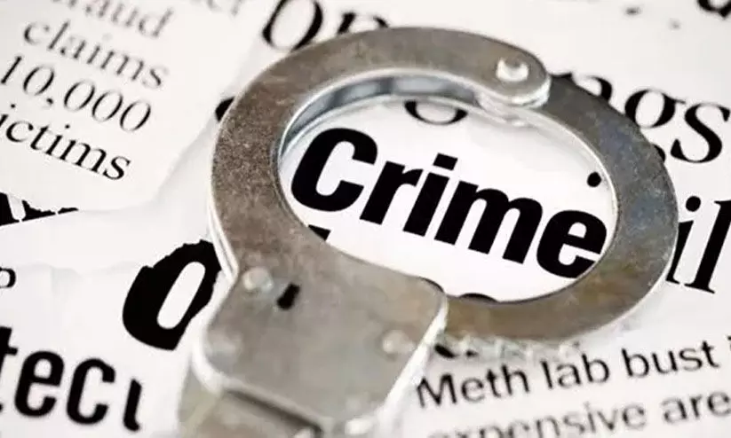 മധ്യപ്രദേശിൽ 17 വയസ്സുകാരിയെ വെടിവെച്ച് കൊന്ന ശേഷം മൃതദേഹം പുഴയിൽ താഴ്ത്തി; ദുരഭിമാനക്കൊലയെന്ന് സംശയം മധ്യപ്രദേശിൽ 17 വയസ്സുകാരിയെ വെടിവെച്ച് കൊന്ന ശേഷം മൃതദേഹം പുഴയിൽ താഴ്ത്തി; ദുരഭിമാനക്കൊലയെന്ന് സംശയം