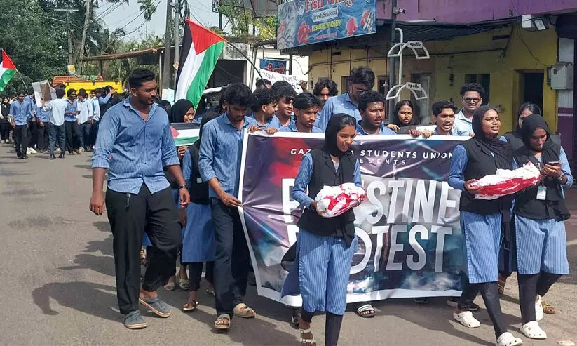 ഫലസ്തീൻ ഐക്യദാർഢ്യ റാലിയുമായി വിദ്യാർഥികൾ