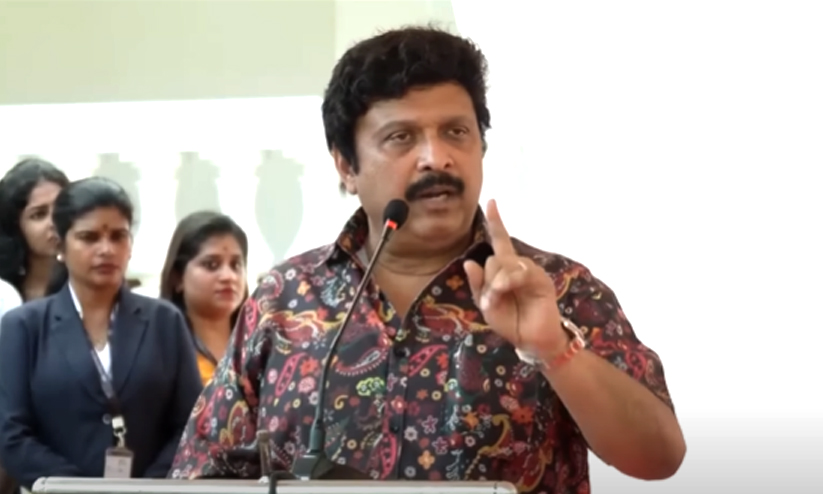 സദസ്സിൽ ആളില്ല, പരിപാടി റദ്ദാക്കുകയാണെന്ന് പറഞ്ഞ് ഇറങ്ങിപ്പോയി ഗണേഷ് ...