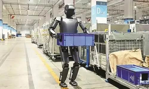 റോ​ബോ​ട്ട് തൊ​ഴി​ലാ​ളി​ക​ൾ ല​ക്ഷം ല​ക്ഷം പി​ന്നാ​ലെ...