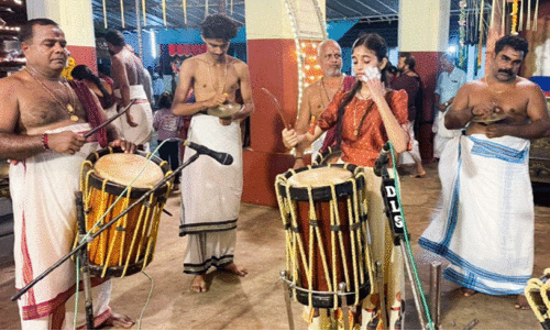 thayambaka, chenda, eighth class, തായമ്പക.,എട്ടാം ക്ലാസുകാരി,