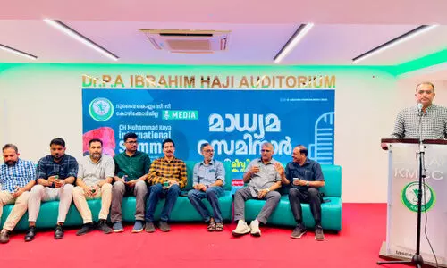 മാ​ധ്യ​മ​ങ്ങ​ൾ കോ​ർ​പ​റേ​റ്റ് അ​ടി​മ​ത്തം പേ​റു​ന്നു -ഡോ. ​അ​ൻ​വ​ർ അ​മീ​ൻ