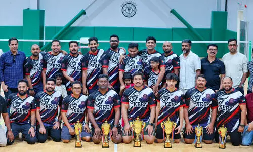 ബാ​ഡ്മി​ൻ​റ​ൺ ടൂ​ർ​ണ​മെ​ന്‍റ് സം​ഘ​ടി​പ്പി​ച്ചു