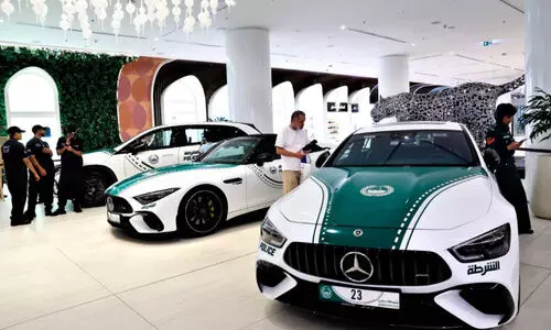 ദു​ബൈ പൊ​ലീ​സി​നൊ​പ്പം മൂ​ന്ന്​ ബെ​ൻ​സ്​ കാ​റു​ക​ൾ കൂ​ടി