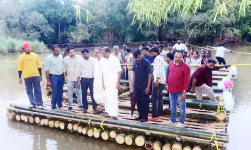 വ​രു​ന്നോ, കു​റു​വാ ദ്വീ​പി​ൽ ച​ങ്ങാ​ട​ത്തി​ൽ പോ​കാം