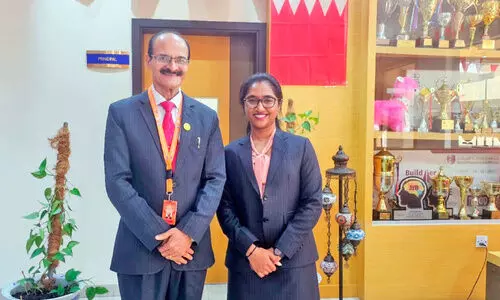 സാ​റ സ്കൂ​ളി​ൽ തി​രി​കെ​യെ​ത്തി, ഇ​ത്ത​വ​ണ വി​ദ്യാ​ർ​ഥി​നി ആ​യ​ല്ല അ​ധ്യാ​പി​ക​യാ​യി