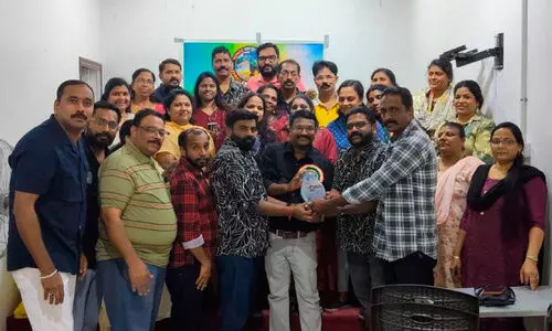 സ​ജി​മോ​ൻ രാ​മ​ൻ​കു​ട്ടി​ക്ക് കു​വൈ​ത്ത് കൊ​ല്ലം ഫ്ര​ണ്ട്‌​സ് യാ​ത്ര​യ​യ​പ്പ്