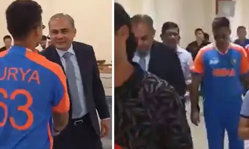 ‘15 ദിവസം മുമ്പ് പുഞ്ചിരിച്ചുകൊണ്ട് നഖ്‌വിക്ക് സൂര്യകുമാറിന്റെ ഹസ്തദാനം, എന്നിട്ടിപ്പോൾ കാമറകൾക്ക് മുന്നിൽ ദേശീയവാദ നാടകം!’, വിഡിയോ പുറത്തുവിട്ട് റാവത്തിന്റെ രൂക്ഷവിമർശനം