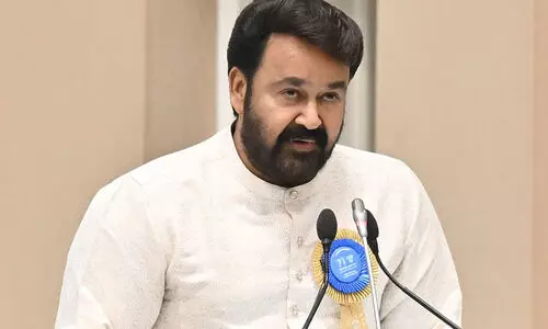 ‘മോഹൻലാൽ പറഞ്ഞതിൽ തെറ്റുണ്ട്, ദാദാ സാഹെബ് ഫാൽക്കെ പുരസ്കാരം നേടുന്ന പ്രായം കുറഞ്ഞ വ്യക്തി അദ്ദേഹമല്ല’; പിഴവ് ചൂണ്ടിക്കാട്ടി മുതിർന്ന മാധ്യമപ്രവർത്തകൻ