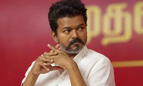 കരൂ​ർ ദുരന്തം: ഇരകളുടെ കുടുംബത്തെ സന്ദർശിക്കാൻ പൊലീസിനോട് അനുമതി തേടി വിജയ്; നടൻ കടുത്ത മാനസിക സംഘർഷത്തിലെന്ന്