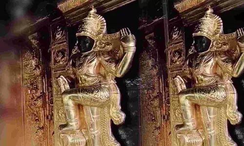 ശബരിമലയിലെ സ്വർണംപൂശിയ ദ്വാരപാലക ശിൽപം ദേവസ്വം ബോർഡിന് ചെമ്പുപാളിയായതെങ്ങനെ..‍?; 1999ൽ വിജയ് മല്യ വഴിപാടായി സമർപ്പിച്ചതാണ് ശ്രീകോവിൽ