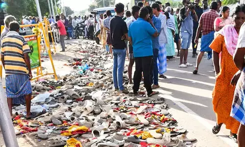 ദുരന്തബാധിതരെ തിരിഞ്ഞുനോക്കാതെ ടി.വി.കെ