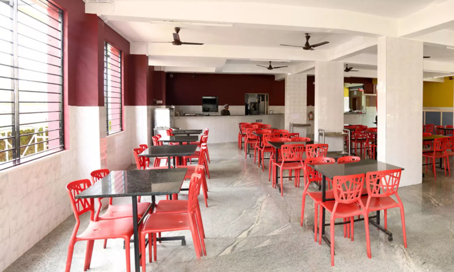 ജില്ല പൊലീസ് ആസ്ഥാനത്തെ പിറന്നാൾ ആഘോഷം: കാന്റീനിൽ ജനങ്ങൾക്ക് വിലക്ക്