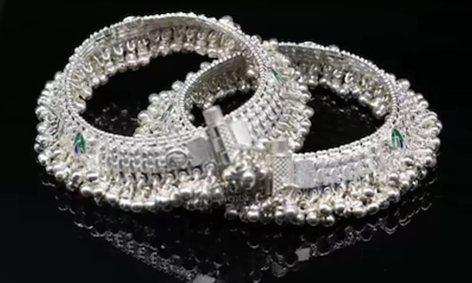 കിലോക്ക്​ ഒന്നരലക്ഷം; വെ​ള്ളി വി​ല​യും കു​തി​ച്ചു​യ​രു​ന്നു