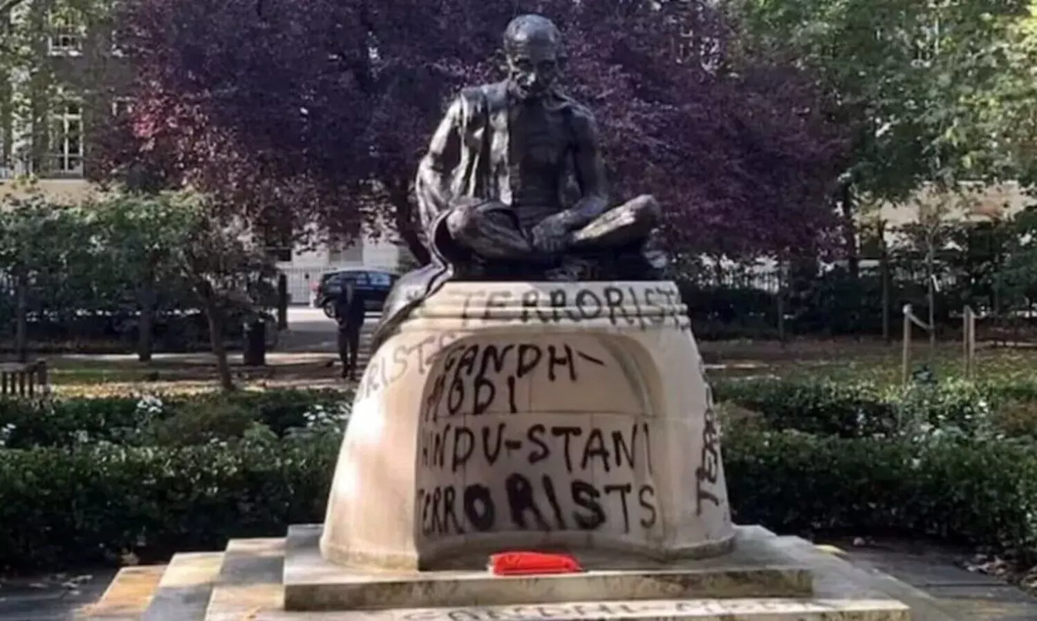 ലണ്ടനിലെ ഗാന്ധി പ്രതിമ വികൃതമാക്കി അക്രമികൾ; നടപടി ആവശ്യപ്പെട്ട് ഇന്ത്യൻ ഹൈകമീഷൻ