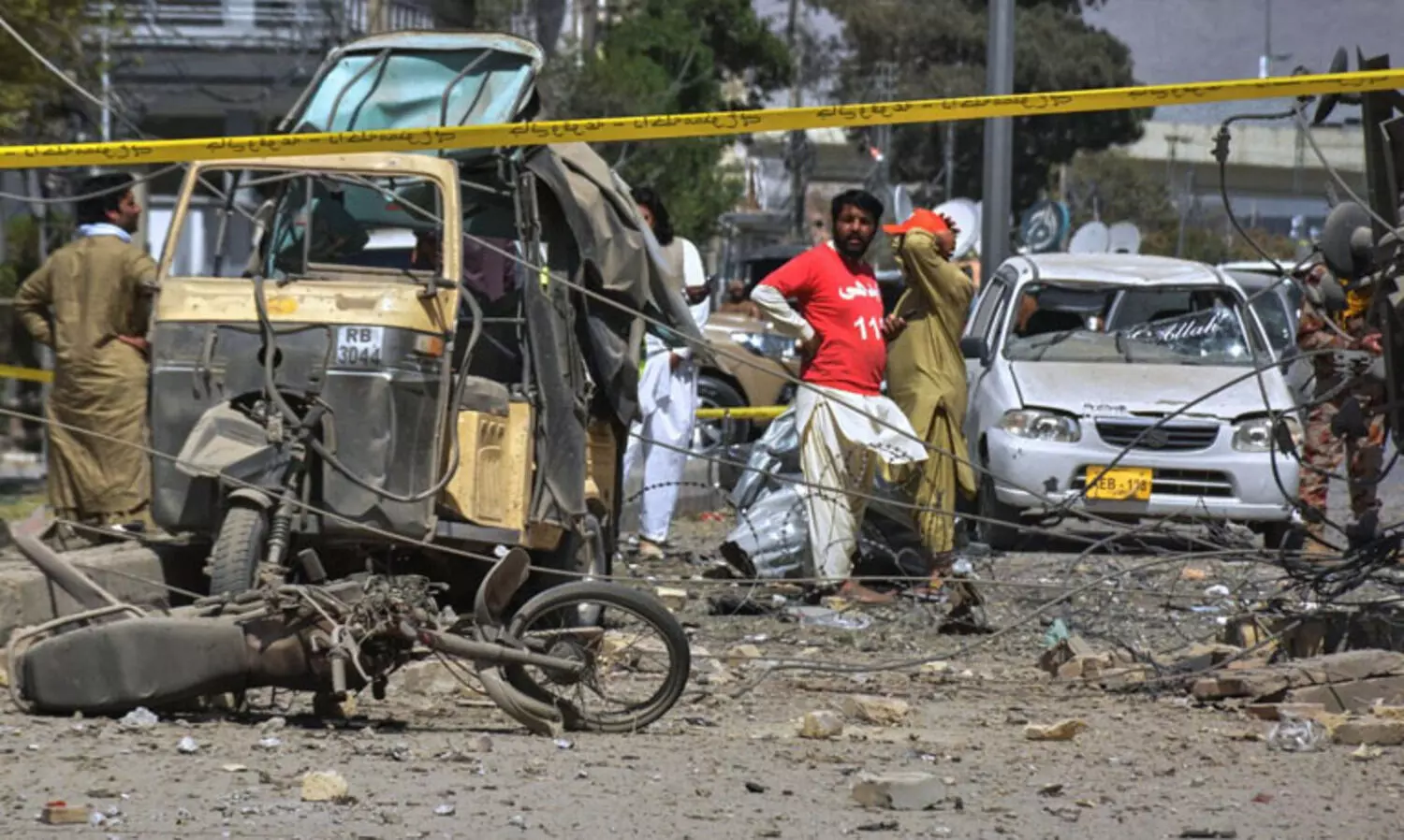 പാക് സൈനിക സുരക്ഷാ ആസ്ഥാനത്തിനു പുറത്ത്   ഉ​ഗ്ര കാർ ബോംബ് സ്ഫോടനം: 8 മരണം; നിരവധി പേർക്ക് പരിക്ക്