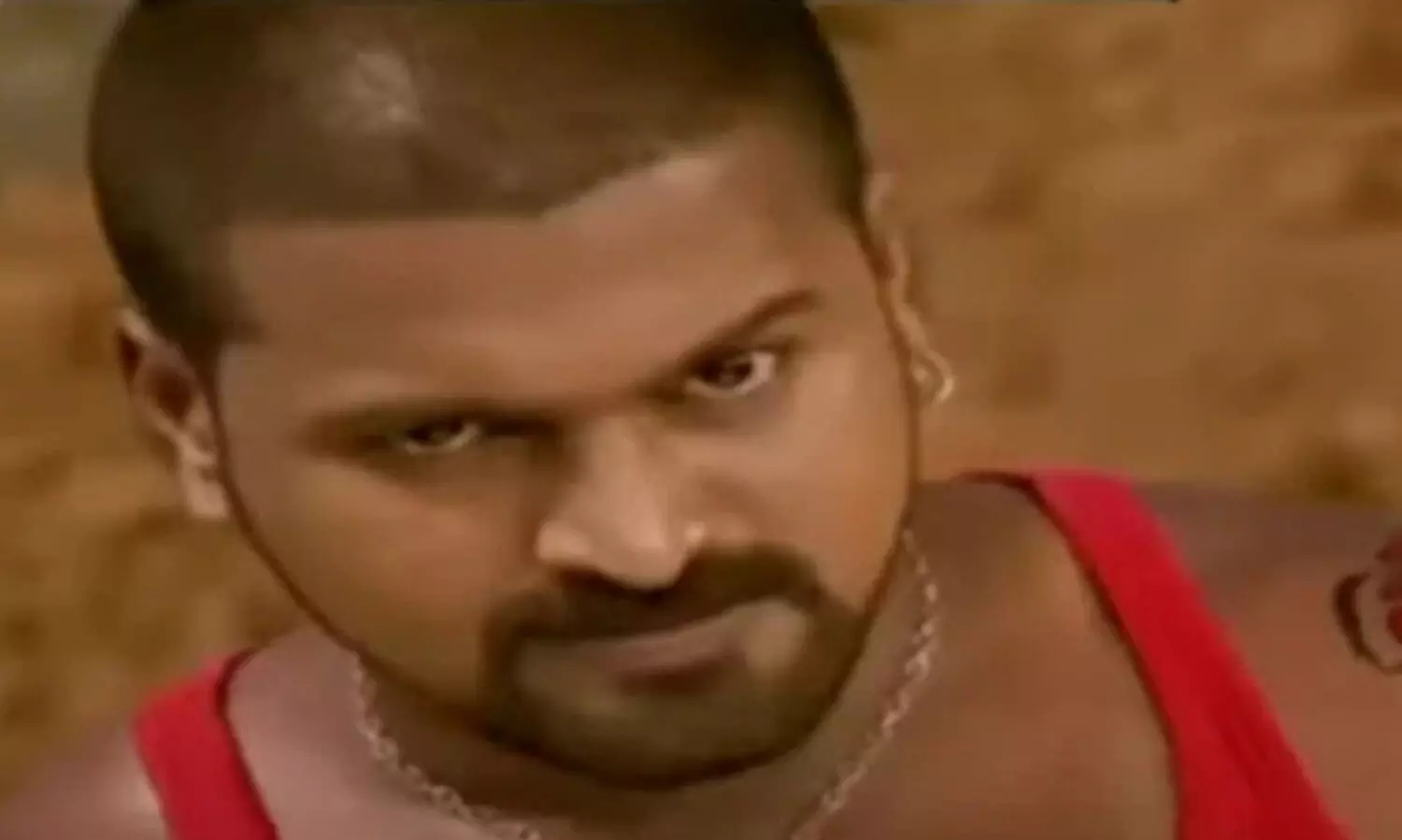 അതിജീവനത്തിനായി വാട്ടർ കാനുകൾ വിറ്റു, ചെറുകിട ബിസിനസുകൾ ചെയ്തു...ഇന്ന് ഇന്ത്യൻ സിനിമയിലെ ഏറ്റവും വലിയ താരങ്ങളിൽ ഒരാൾ