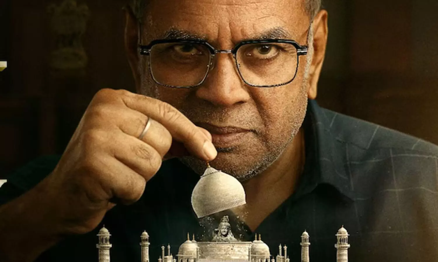 താജ്മഹലിന്റെ മണികൂടാരത്തിൽ നിന്ന് ഉയർന്ന് വരുന്ന ശിവരൂപം, വിവാദമായി ദി താജ് സ്റ്റോറി​ പോസ്റ്റർ