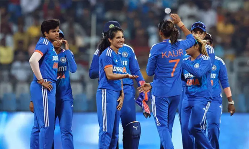 വനിത ലോകകപ്പിലും ഹാൻഡ്ഷേക് വിവാദം ആവർത്തിക്കുമോ? ഇന്ത്യ -പാകിസ്താൻ മത്സരം ഞായറാഴ്ച വനിത ലോകകപ്പിലും ഹാൻഡ്ഷേക് വിവാദം ആവർത്തിക്കുമോ? ഇന്ത്യ -പാകിസ്താൻ മത്സരം ഞായറാഴ്ച