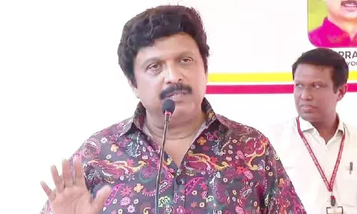 മോ​ട്ടോ​ർ വാ​ഹ​ന​വ​കു​പ്പി​ന്‍റെ പരിപാടിക്ക് ആൾ കുറഞ്ഞ സംഭവം: അസി. ട്രാൻസ്‌പോർട്ട് കമീഷണർക്ക് കാരണം കാണിക്കൽ നോട്ടീസ്