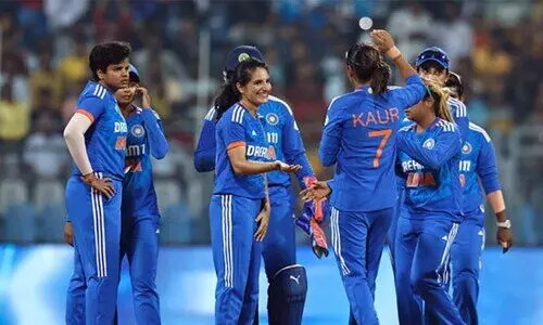 വനിത ലോകകപ്പിലും ഹാൻഡ്ഷേക് വിവാദം ആവർത്തിക്കുമോ? ഇന്ത്യ -പാകിസ്താൻ മത്സരം ഞായറാഴ്ച