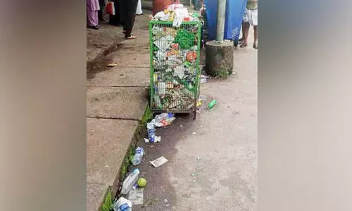 നി​റ​ഞ്ഞുക​വി​ഞ്ഞ് ബോ​ട്ടിൽ ബൂത്തുകൾ