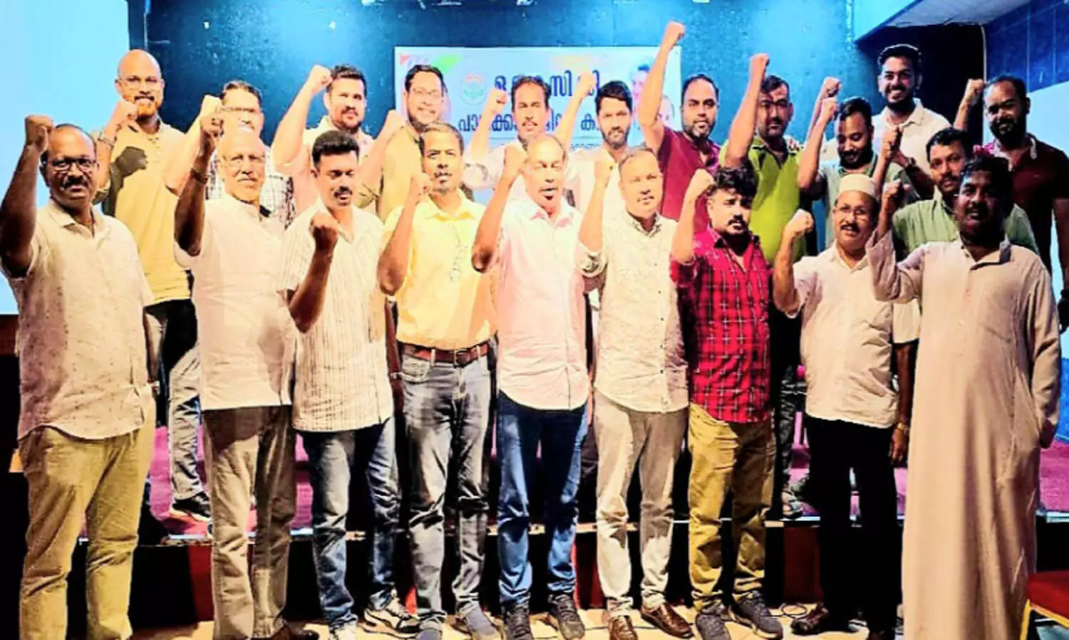 ഷാ​ഫി പ​റ​മ്പി​ലി​ന് ജി​ദ്ദ ഒ.​ഐ.​സി.​സി പാ​ല​ക്കാ​ട്‌ ജി​ല്ല ക​മ്മി​റ്റി​യു​ടെ ഐ​ക്യ​ദാ​ർ​ഢ്യം