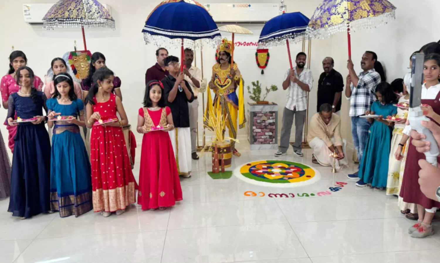 തൃ​ശൂ​ർ ജി​ല്ല സൗ​ഹൃ​ദ​വേ​ദി ഓ​ണാ​ഘോ​ഷം