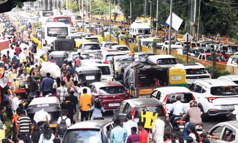 മൈ​സൂ​രു ദ​സ​റ​ക്ക് നാ​ളെ സ​മാ​പ​നം; തി​ര​ക്കി​ൽ ഞെ​രു​ങ്ങി, ഒ​രു​ങ്ങി ന​ഗ​രം