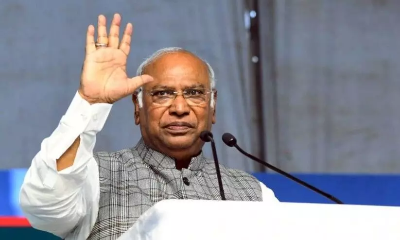 പനിയും ശ്വാസതടസവും: കോൺഗ്രസ് അധ്യക്ഷൻ മല്ലികാർജുൻ ഖാർഗെ ആശുപത്രിയിൽ പനിയും ശ്വാസതടസവും: കോൺഗ്രസ് അധ്യക്ഷൻ മല്ലികാർജുൻ ഖാർഗെ ആശുപത്രിയിൽ