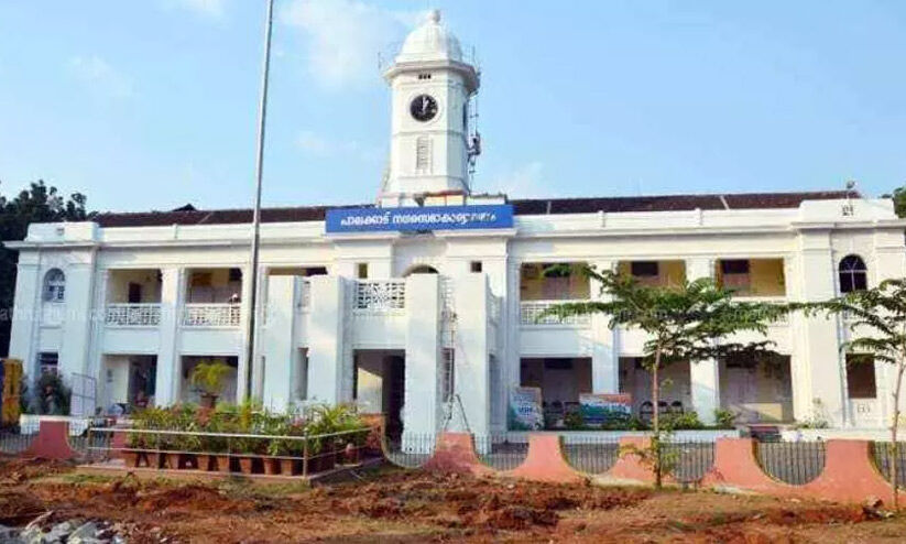 വാടക നൽകാതെ സർക്കാർ സ്ഥാപനങ്ങൾ കുടിശ്ശിക ലക്ഷങ്ങൾ വാടക നൽകാതെ സർക്കാർ സ്ഥാപനങ്ങൾ കുടിശ്ശിക ലക്ഷങ്ങൾ