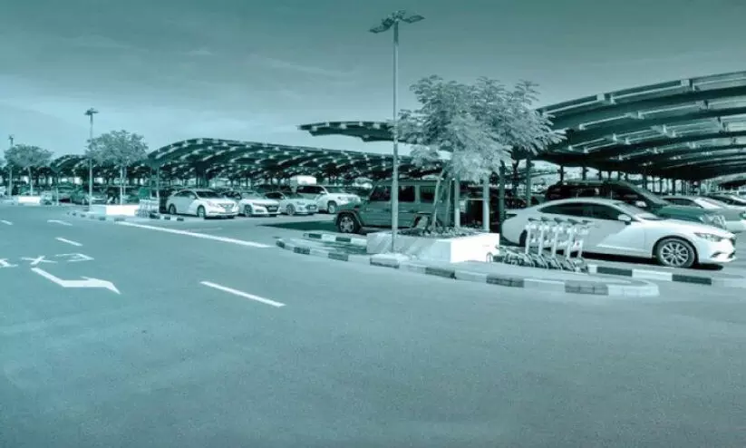 മസ്കത്ത് വിമാനത്താവളത്തിലെ പാർക്കിങ് ഓഫർ തുടരും മസ്കത്ത് വിമാനത്താവളത്തിലെ പാർക്കിങ് ഓഫർ തുടരും