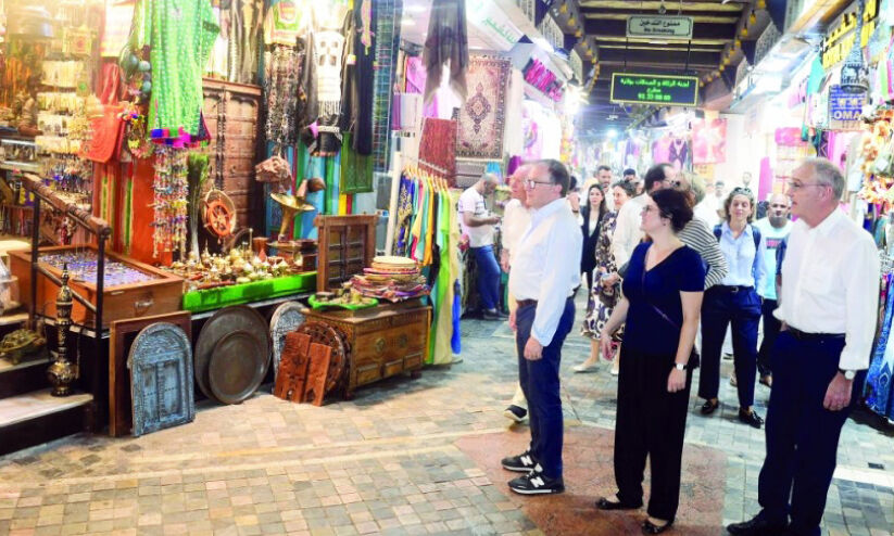 സ്വിസ് വൈസ് പ്രസിഡന്റ് മത്ര സൂഖും അൽ മിറാനി കോട്ടയും സന്ദർശിച്ചു സ്വിസ് വൈസ് പ്രസിഡന്റ് മത്ര സൂഖും അൽ മിറാനി കോട്ടയും സന്ദർശിച്ചു