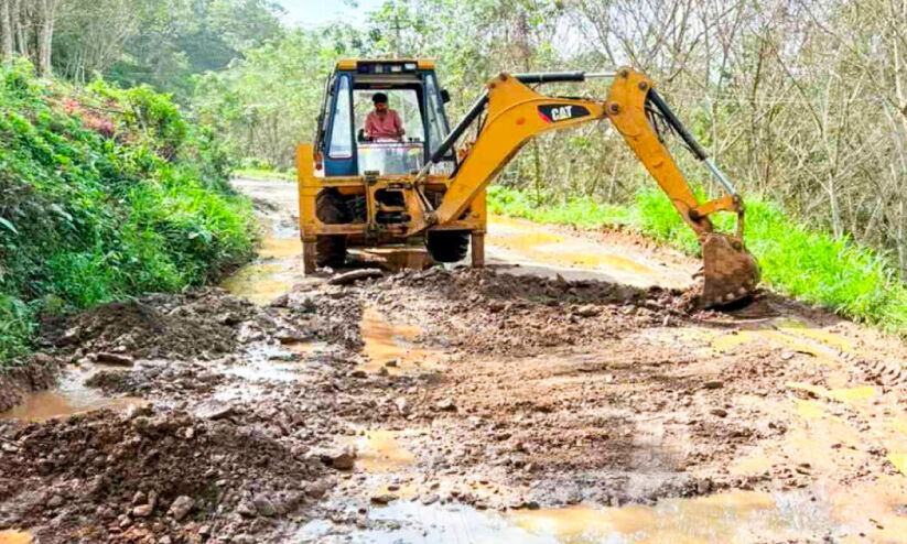 മന്ദമരുതി-സ്റ്റോർപ്പടി റോഡ്: നിർമാണം തുടങ്ങി മന്ദമരുതി-സ്റ്റോർപ്പടി റോഡ്: നിർമാണം തുടങ്ങി