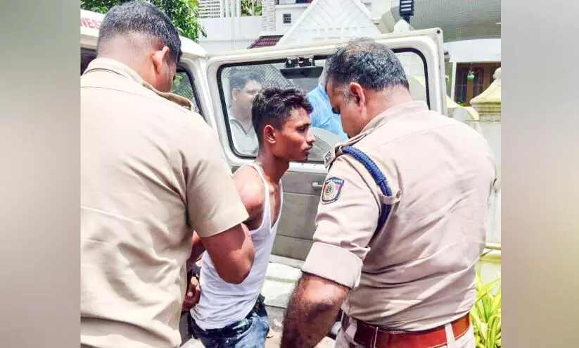 നീറിക്കോട്ട്​ പട്ടാപ്പകൽ കവർച്ച; വീട് കുത്തിത്തുറന്ന് എട്ടരപ്പവൻ കവർന്നു