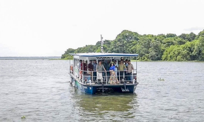 കുട്ടനാടന് കായല് സഫാരി നവംബറോടെ കുട്ടനാടന് കായല് സഫാരി നവംബറോടെ