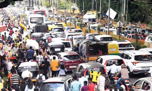 മൈ​സൂ​രു ദ​സ​റ​ക്ക് നാ​ളെ സ​മാ​പ​നം; തി​ര​ക്കി​ൽ ഞെ​രു​ങ്ങി, ഒ​രു​ങ്ങി ന​ഗ​രം