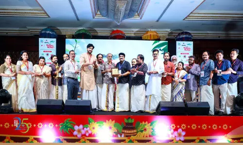 ടി. ​ര​തീ​ശ​ന് യാ​ത്ര​യ​യ​പ്പ്