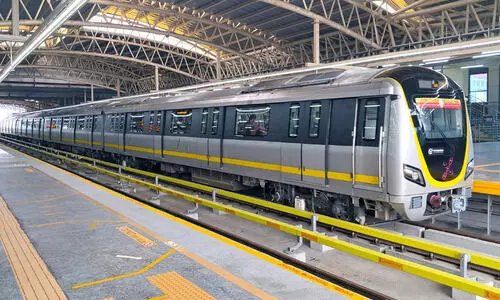 യെ​ല്ലോ ലൈ​നി​ൽ അ​ഞ്ചാ​മ​ത്തെ ട്രെ​യി​ൻ ഉ​ട​ൻ