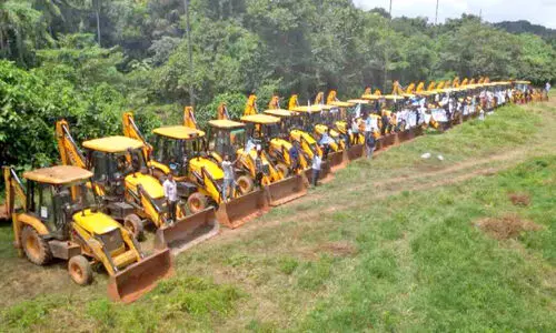 മണ്ണുമാന്തിയന്ത്രം, ടിപ്പർ വാടക വർധന ഇന്നു മുതൽ; നി​ർ​മാ​ണ മേ​ഖ​ല​ക്ക് ചെ​ല​വ് കൂ​ടും