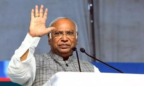 പനിയും ശ്വാസതടസവും: കോൺഗ്രസ് അധ്യക്ഷൻ മല്ലികാർജുൻ ഖാർഗെ ആശുപത്രിയിൽ