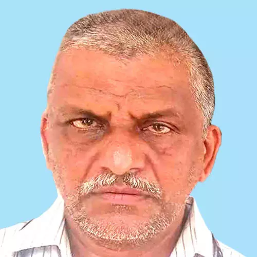 വാ​നും സ്കൂ​ട്ട​റും കൂ​ട്ടി​യി​ടി​ച്ച് മ​ധ്യ​വ​യ​സ്ക​ൻ മ​രി​ച്ചു