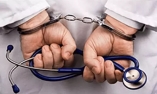 ചികിത്സ നിഷേധിക്കപ്പെട്ട യുവതി ആശുപത്രി തറയിൽ പ്രസവിച്ചു; ‘കട്ടിലിൽ കിടത്താൻ പോലും അനുവദിച്ചില്ല’