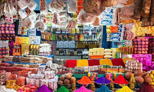 മഹാരാഷ്ട്രയിലെ കടകൾ, ഹോട്ടലുകൾ, മാളുകൾ എന്നിവക്ക് 24 മണിക്കൂറും പ്രവർത്തിക്കാം; ഉത്തരവ് ഉത്സവ സീസൺ പ്രമാണിച്ച്