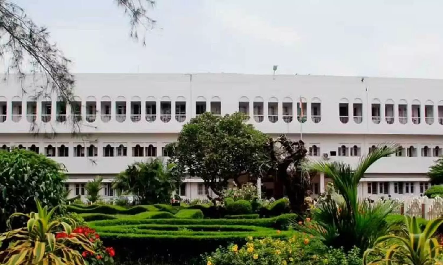 ചോദ്യക്കടലാസ് വാട്സ്ആപ്പിൽ; കാലിക്കറ്റിൽ പരീക്ഷ റദ്ദാക്കി, പു​നഃ​പ​രീ​ക്ഷ​ക്ക് നി​ർ​ദേ​ശം